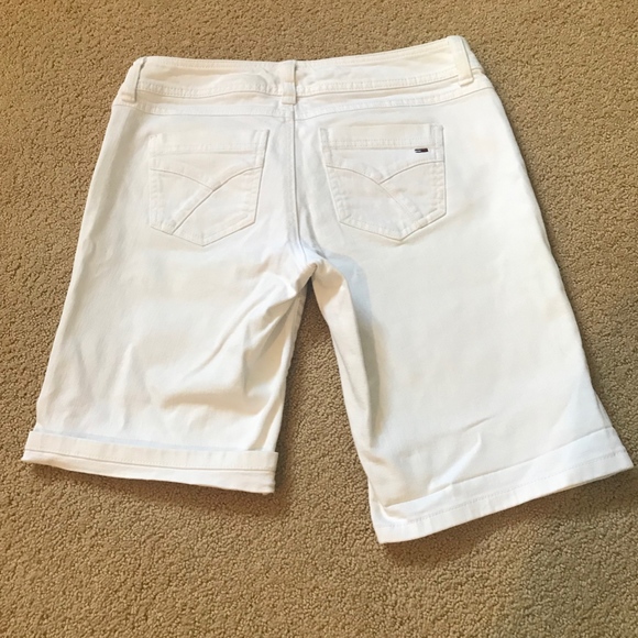 🔥SALE🔥Tommy Hilfiger white jean shorts size6 - Picture 5 of 6
